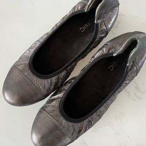 Vionic flats in great condition! Very supportive and comfy.